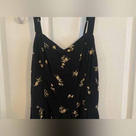 Abercrombie and Fitch black floral jumpsuit, size medium tall - Picture 3 of 5